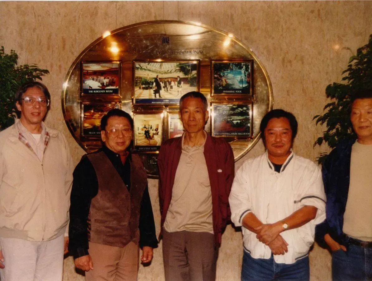 Sifu Jim Zee met vier grootmeesters Wing Chun